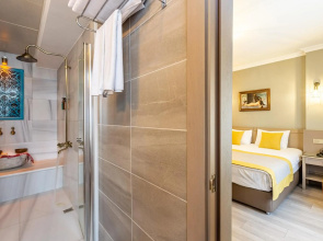 Seraglio Hotel & Suites