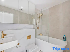 Stylish 2BR Apt with Views Near Parramatta