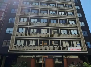 Majestic Loft w/ Balcony