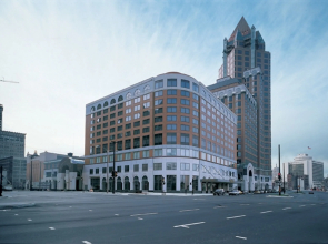 Saint Kate - The Arts Hotel