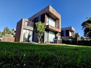 Somsom House