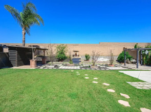 Spacious Family Retreat w Garden Modern Comfort