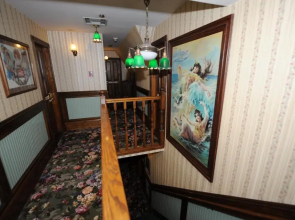 Saddleback Inn
