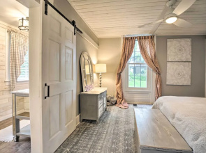 Romantic Apt Near Wineries, Golf & Lake Erie!