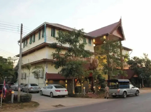 Ruenthai Ayutthaya Resort And Restaurant