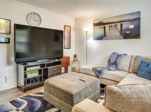 8 Mi to Dtwn Indianapolis: Family Home w/ Yard!
