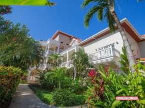 Lawson Rock - Seahorse 105 2 Bedroom Condo by RedAwning