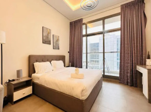 Luxury Spacious Apartment Near Downtown with Balcony and Free Parking by Belvilla
