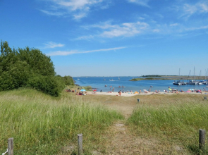Traumhaftes-freistehendes-Ferienhaus-an-der-See-Strand-Yachthafen-W-Lan