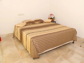 Tharusha White House Hotel