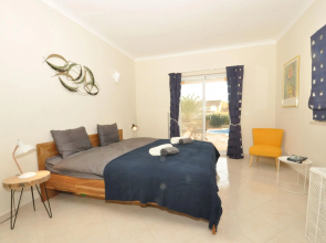 Villa With Views Like the Pool, Sea, Meia Praia