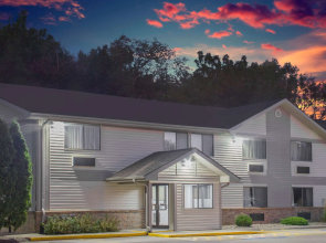 Super 8 by Wyndham Independence IA