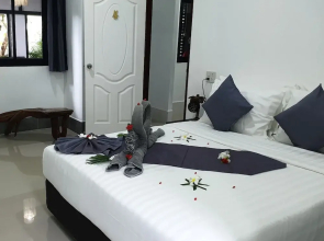 Villa - Sleeps 8 - Terrace - Beach Close