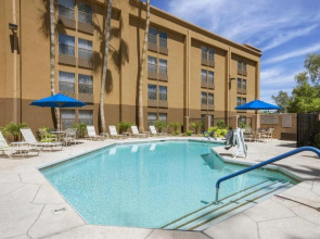 GreenTree Inn & Suites Phoenix Sky Harbor