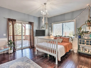 Lovely Lake Arrowhead Home w/ Private Hot Tub