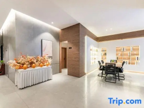 Rezen Longuu Hotel （Wuzhong Two Halls and One Center）