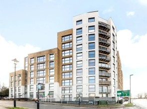 Coastal Comfort With Parking