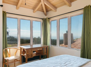Lush Mountain Drive Home 3 Bedrooms 2.5 Bathrooms Home