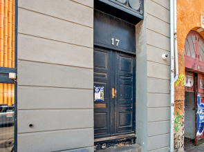 Sanders Penny - Chic 3-bdr Apt in City Center