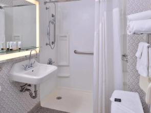 Red Lion Inn and Suites Brooklyn