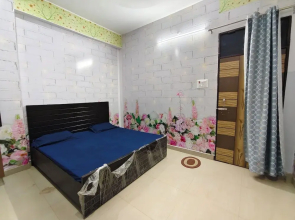 Gauri Shankar P Guest house