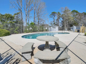 Chic Surfside Beach Condo w/ Screened Porch