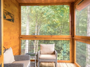 Tennessee Tranquility 2 Bedroom Home by Redawning