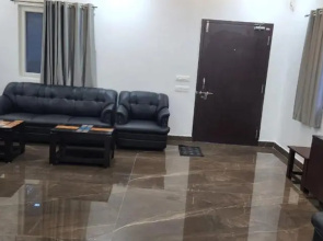Individual house 500m from beach
