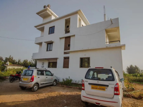 OYO 24768 Home Beach View Stay Morjim
