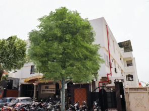 Capital O 46218 Royal Cottage