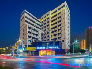 Tongren Grand Hotel (Tongren High-speed Railway Station Ancient City Pedestrian Street Branch)