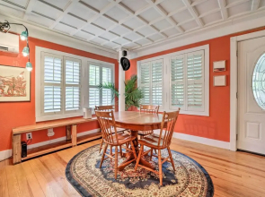 Cozy Wooded Retreat: 2 Mi to Dtwn Brevard!