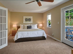 Alki Beach House - Three Bedroom Home with Fireplace