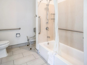 Inn at 50 at Long Beach Convention Center