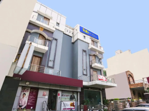 Fabhotel Royal Touch