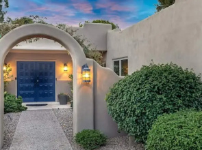 Stunning Vacation Dream Home W/backyard Paradise!