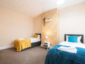Contractor 4-bed House in Coventry