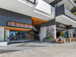 Modern 2 Bedroom Apartment In Fabulous Location