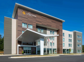 La Quinta Inn & Suites by Wyndham Greensboro Arpt High Point