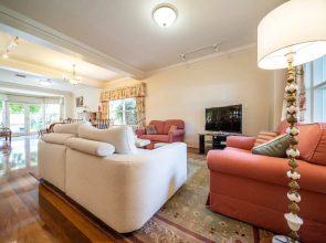 Glenelg Beach Stylish 2 Story Townhouse Sea View