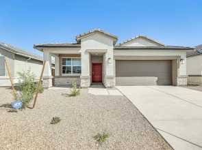 Maricopa Home w/ Putting Green & Covered Patio!