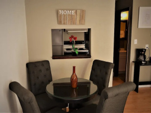 Urbana the Charming Well-lit two Bedrooms Apartment