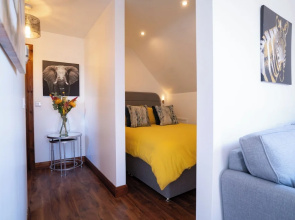 Limavady Cherry Tree Apartment, Sleeps 2 & Parking