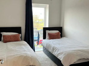 Cozy 2-bed Apartment in Grays