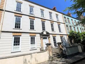 Elegant Georgian Apartment Near Clifton Village