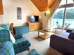 Loch Rannoch Highland Club Lochside Lodge 08