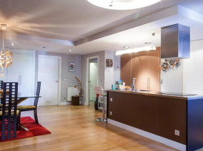 Piso moderno, céntrico y con garaje gratis