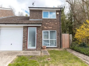 Spacious 3 Bedroom House Sleeps 6 People