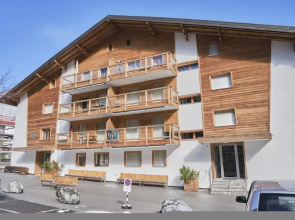 Cosy Apartment in the Centre of Town With Views and Parking