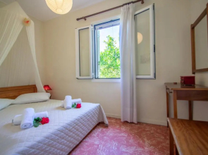 Doras Beach Bungalow B